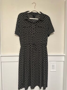 Enfocus Studio Black and White Geometric Midi Shirt Dress